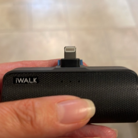 iWalk Docking iPhone portable charger - Picture 5 of 7